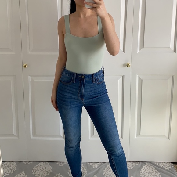 AIRY - Sage Sleeveless Cut-Out Back Bodysuit - Picture 4 of 9